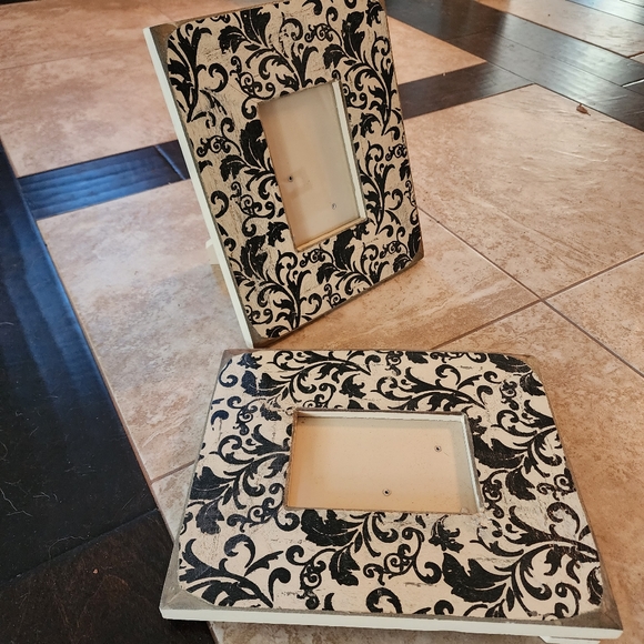 2-Pier 1 Black & White Frames 12"x10". Actual picture space size 4"x6" - Picture 3 of 7